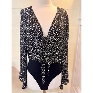 New Altard State‎ Leopard Print Wrap Tie Bell Sleeve Body Suit Size Medium
